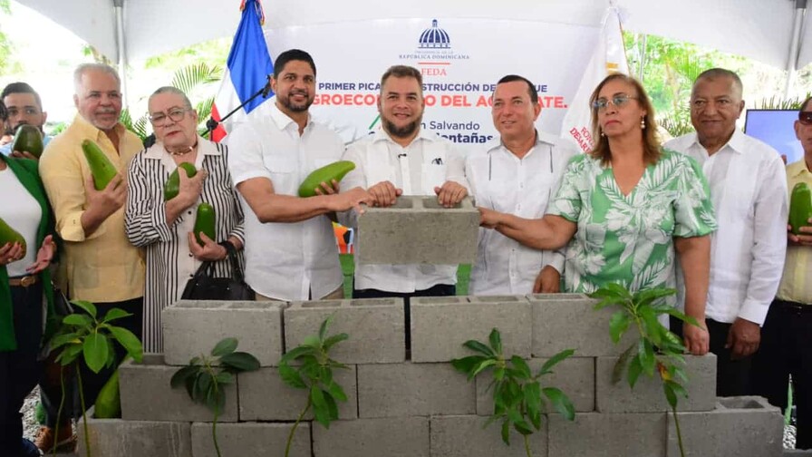 Gobierno inicia construcción del Parque Agroecológico del Aguacate en Cambita Garabitos Gobierno inicia construcción del Parque Agroecológico del Aguacate en Cambita Garabitos