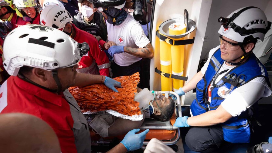 Rescatan a superviviente de los terremotos en Venezuela tras ocho días bajo los escombros