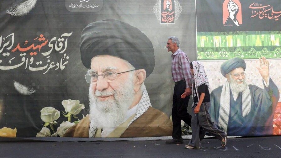 Los dirigentes iraníes rinden tributo al difunto guía supremo Alí Jamenei