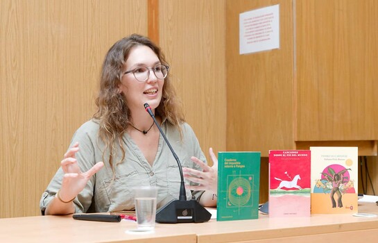 La escritora argentina Katya Vázquez gana premio de poesía en España