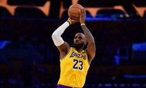 Mientras LeBron respire, que nadie aspire: El Rey frena el calendario de la NBA