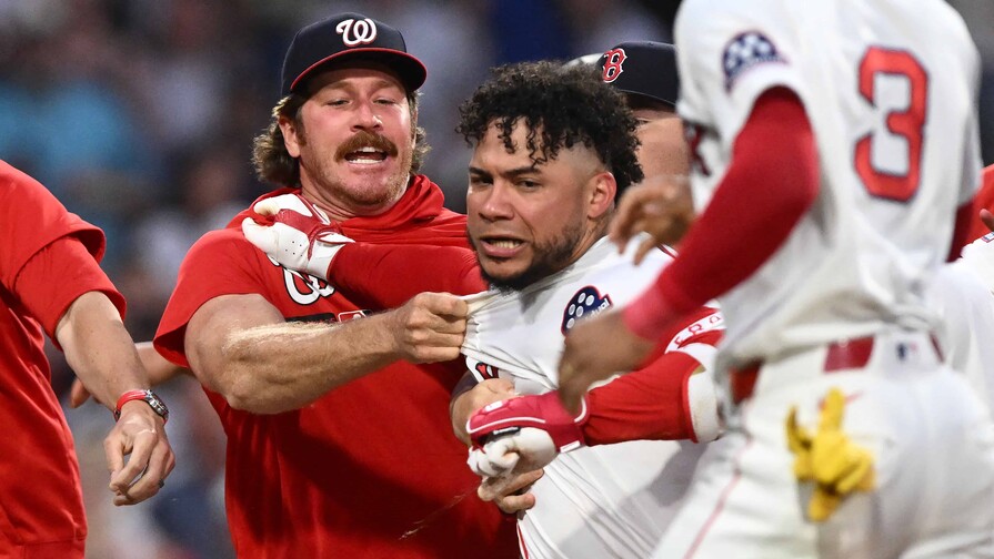 Willson Contreras pide disculpas por incidente