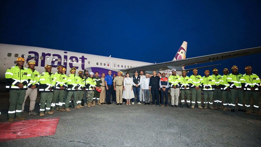 Regresan al país los rescatistas dominicanos que participaron en misión humanitaria en Venezuela