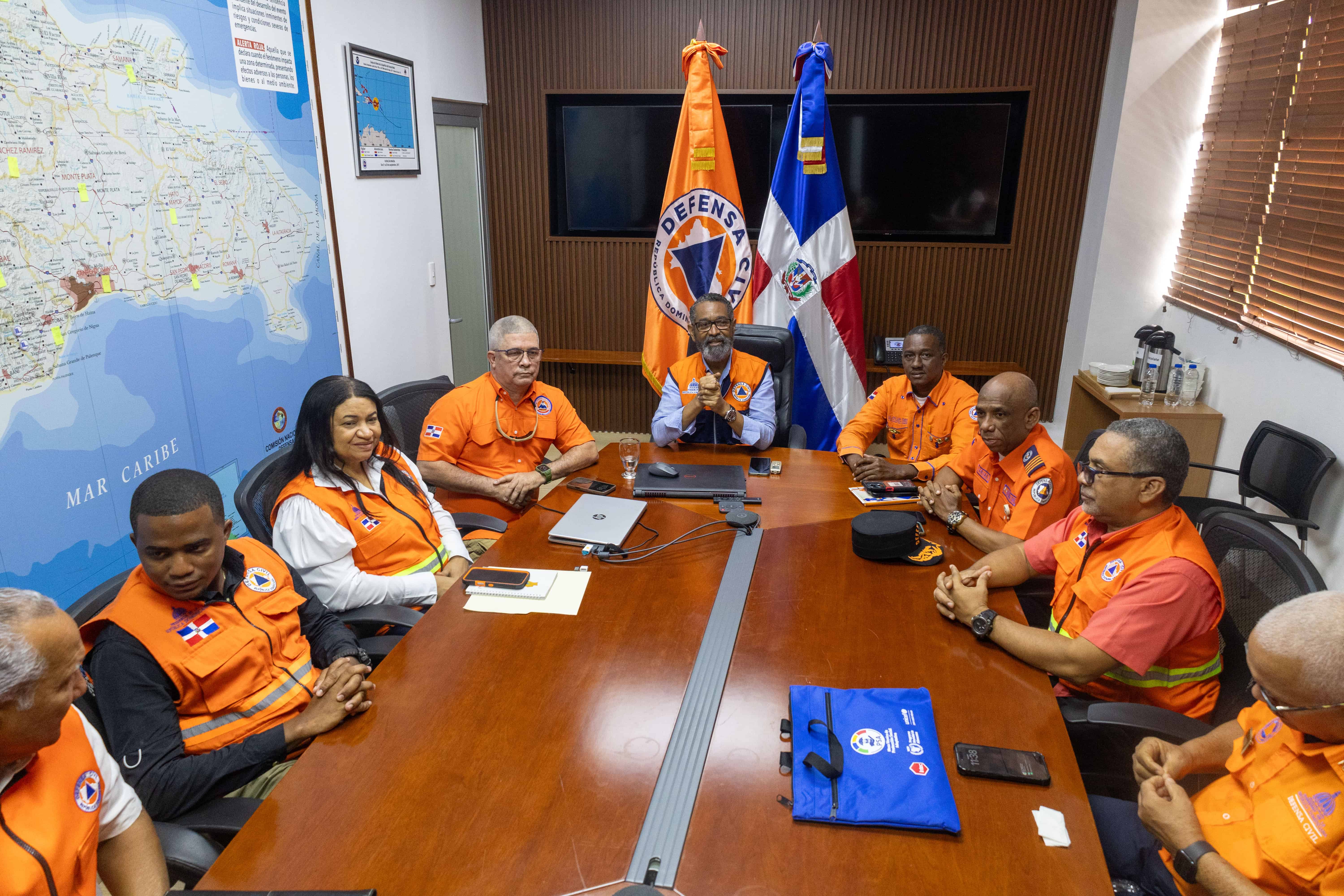 El director ejecutivo, Juan Salas,  junto al equipo provincial. 