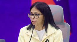 Delcy Rodríguez demanda al empresario español que la acusa de entregarle un sobre de PDVSA