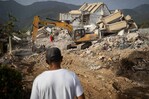 La Guaira, los intentos de recuperar cuerpos entre excavadoras y largas filas de comida La Guaira, los intentos de recuperar cuerpos entre excavadoras y largas filas de comida