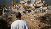 La Guaira, los intentos de recuperar cuerpos entre excavadoras y largas filas de comida