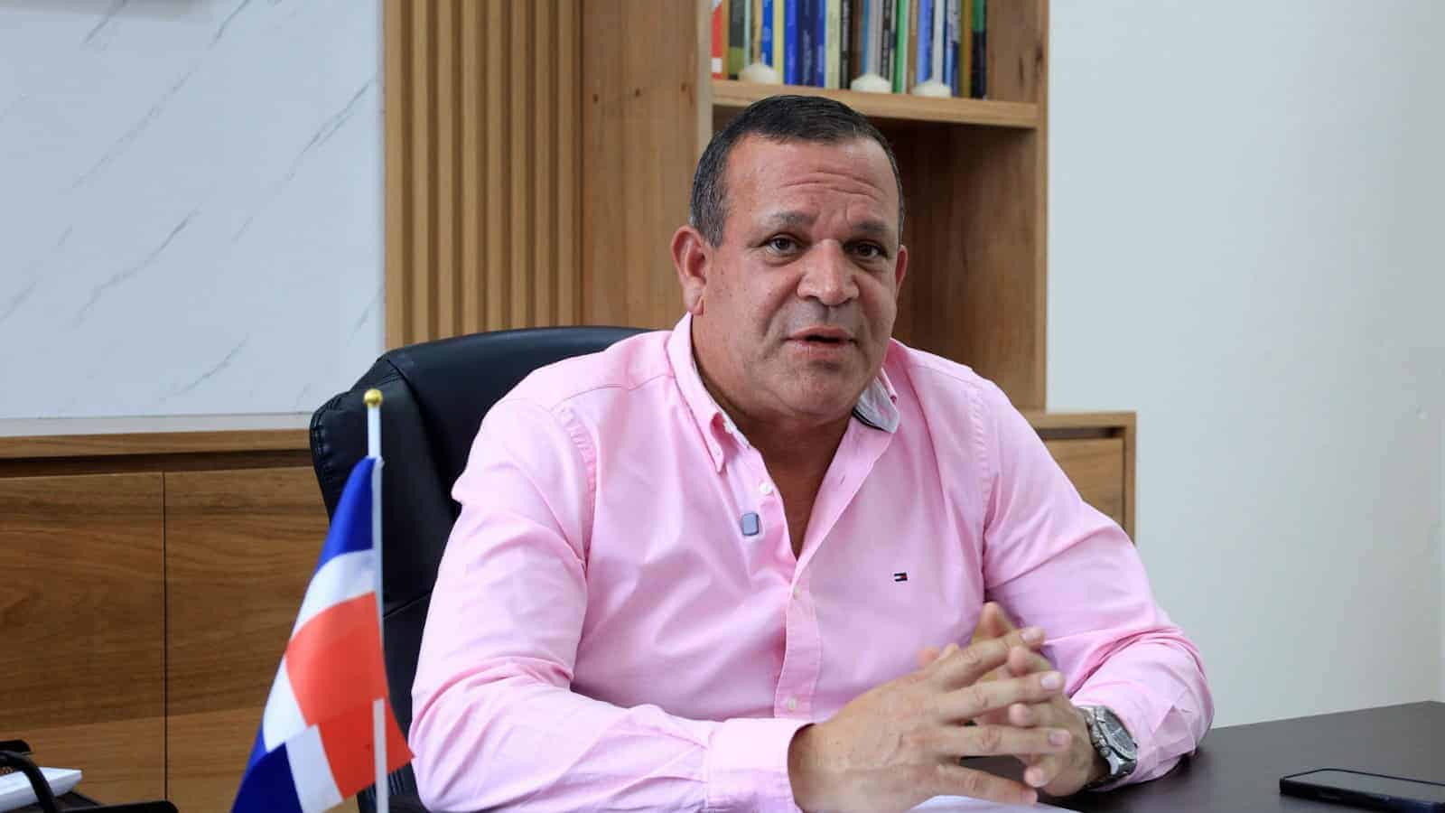 Francisco Antonio Marte, alcalde de Constanza, pondera el recrecimiento de su municipio en el turismo.