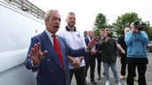 El líder populista británico Nigel Farage dimite como diputado y optará a la reelección