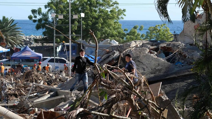 Venezuela se centra en la búsqueda de cuerpos cuando se cumplen dos semanas del terremoto