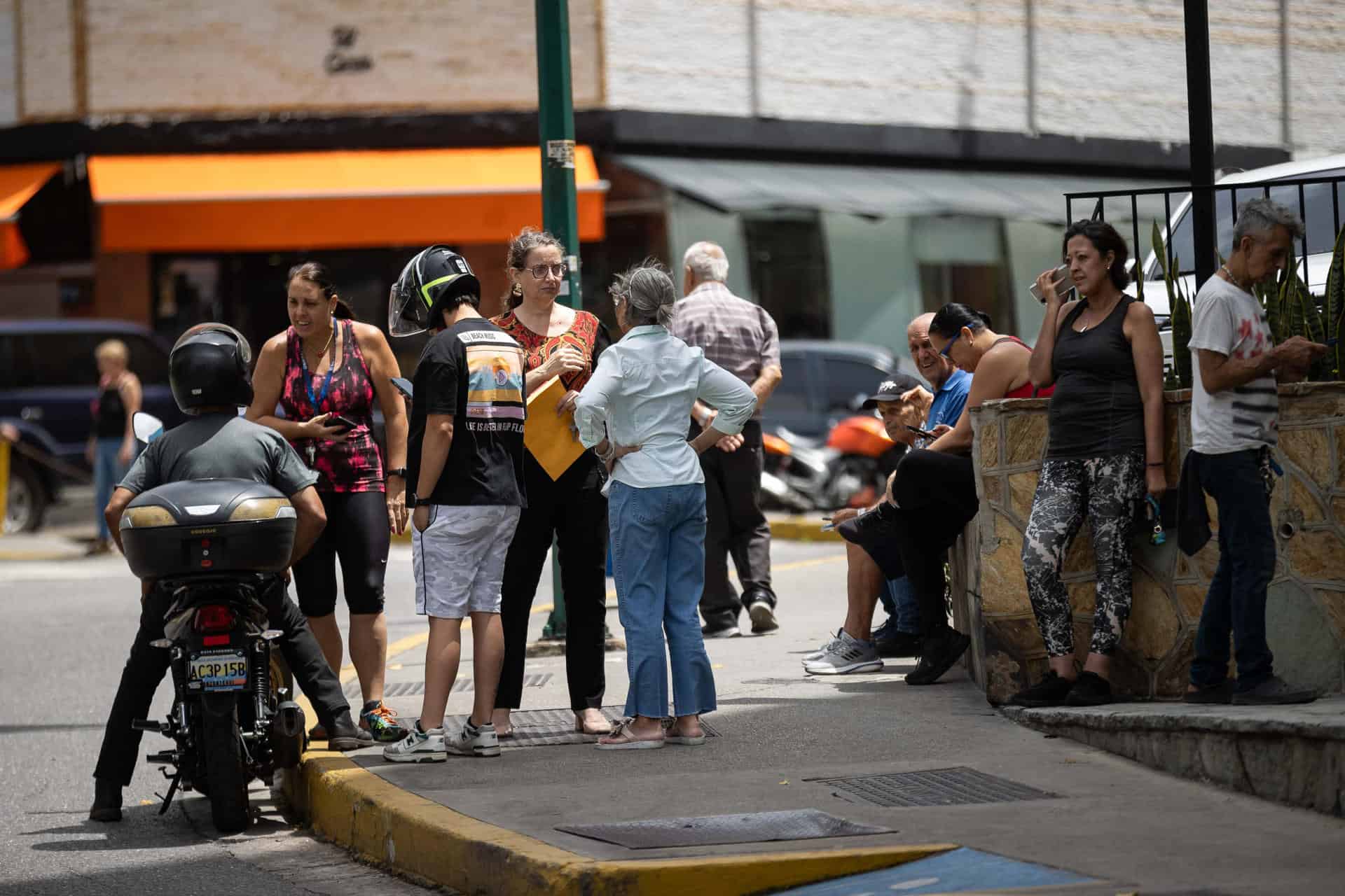 Un temblor sacudió zonas del norte de Venezuela, sin que hasta el momento se hayan reportado daños o víctimas, pero provocando pánico y evacuaciones de edificios por seguridad, informó la Fundación Venezolana de Investigaciones Sismológicas (Funvisis).