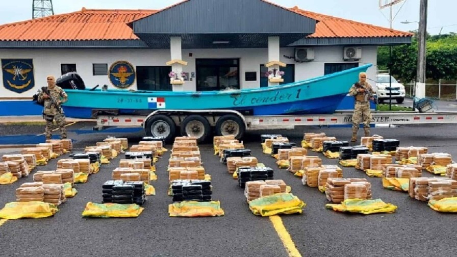 Costa Rica decomisa 5.4 toneladas de droga y detiene a seis hombres en el Pacífico Sur Costa Rica decomisa 5.4 toneladas de droga y detiene a seis hombres en el Pacífico Sur