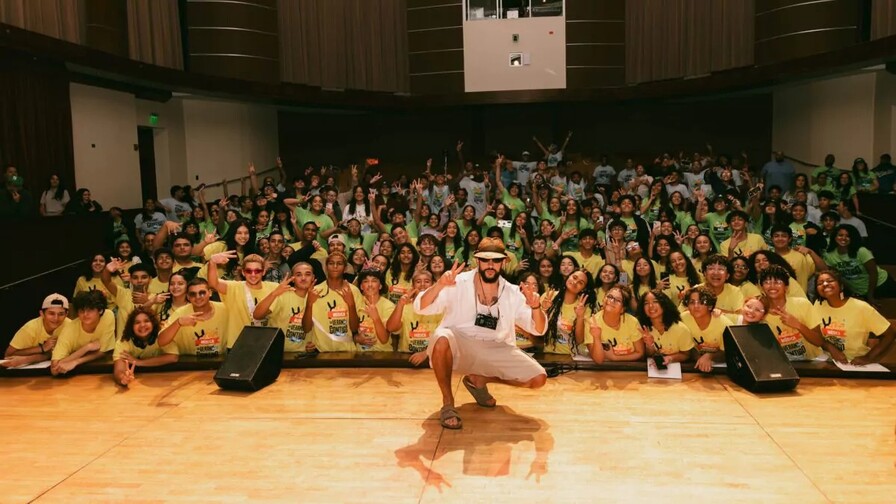 Fundación Bad Bunny impulsa el talento juvenil con un campamento para 270 jóvenes en Puerto Rico Fundación Bad Bunny impulsa el talento juvenil con un campamento para 270 jóvenes en Puerto Rico