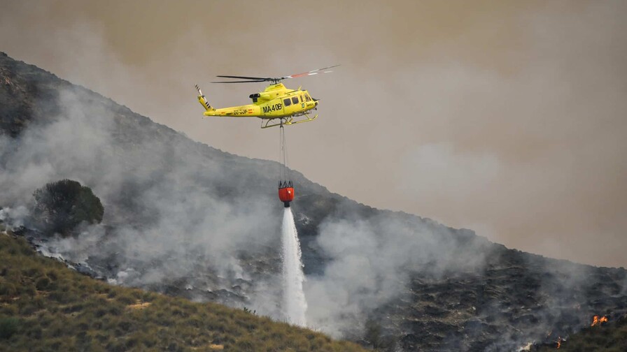 Al menos 12 fallecidos y 23 personas sin localizar en un violento incendio en el sur de España