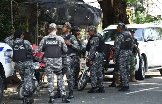 Reforma policial prohíbe revisar genitales y elimina rango de raso