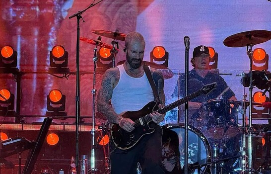 Maroon 5 conquista Sevilla con un multitudinario concierto en la Plaza de España