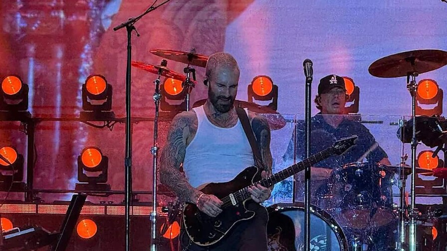 Maroon 5 conquista Sevilla con un multitudinario concierto en la Plaza de España Maroon 5 conquista Sevilla con un multitudinario concierto en la Plaza de España