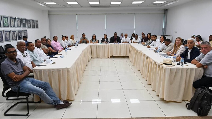 Mesa de trabajo en Bayahíbe coordina acciones para mejorar el turismo