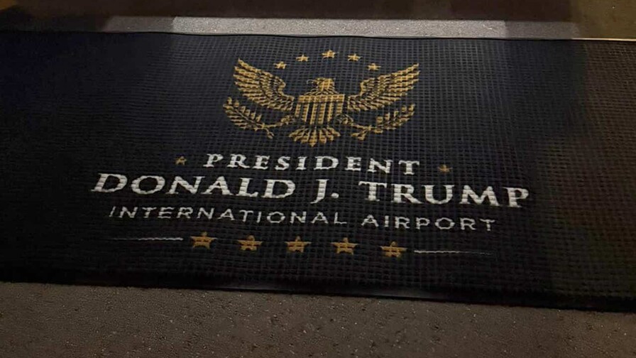 United Airlines niega dar cambios gratis a viajeros molestos con el nuevo aeropuerto Trump United Airlines niega dar cambios gratis a viajeros molestos con el nuevo aeropuerto Trump