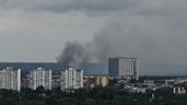 Ataques de drones ucranianos incendian una refinería y un puerto en Rusia