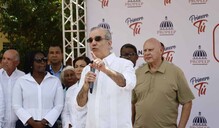 El presidente Luis Abinader promete impulsar proyectos de agua y obras viales en Samaná