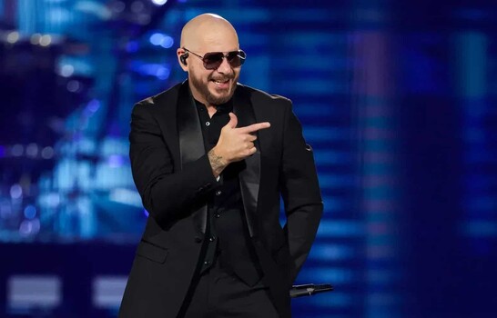 Pitbull establece récord mundial de mayor concentración de personas con calvas postizas