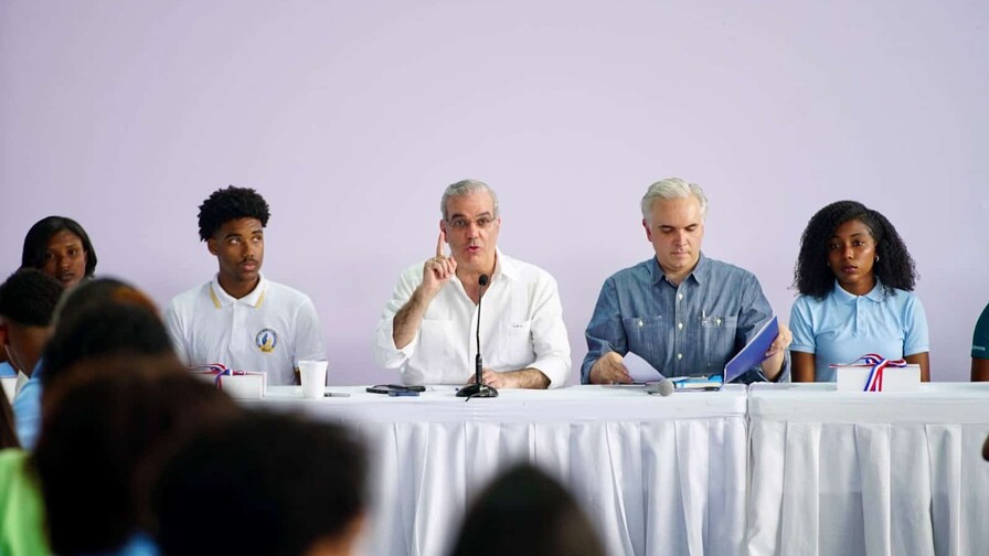 El Gobierno promete equipar 320 politécnicos en todo el país