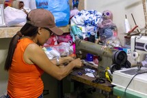 La moda rápida cambia el oficio de sastres y modistas
