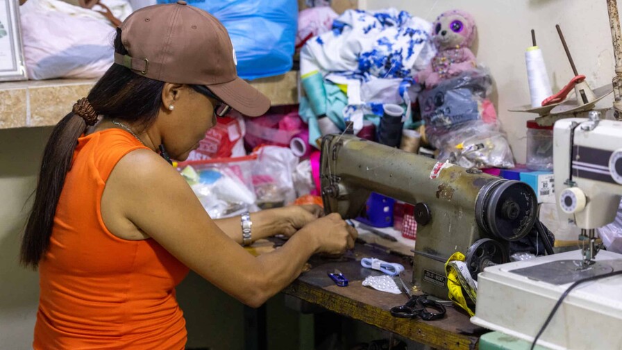 La moda rápida cambia el oficio de sastres y modistas