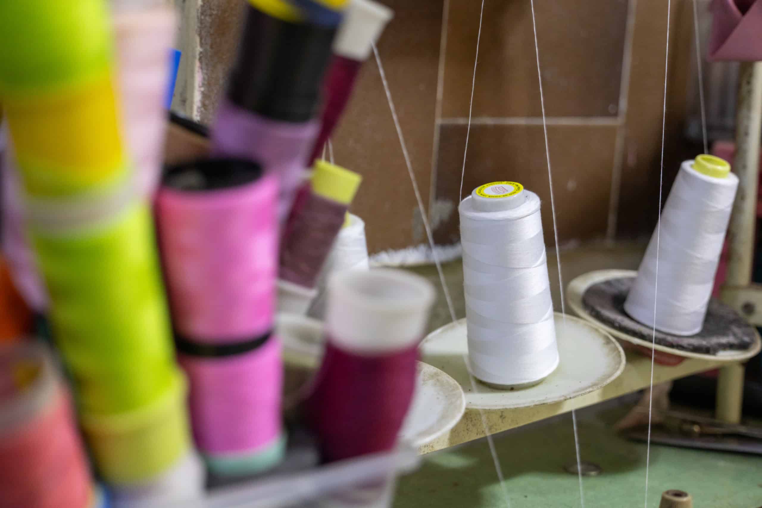 El hilo, una de las herramientas básicas en el trabajo de sastres y modistas.