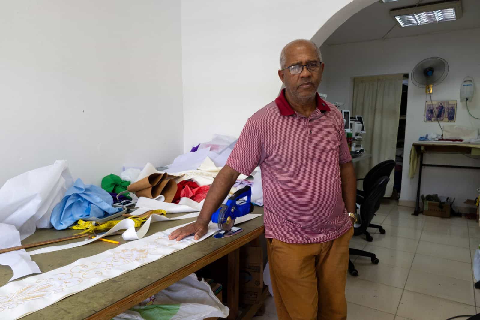 Jorge Ramírez, dueño de un taller en el Ensanche Luperón.