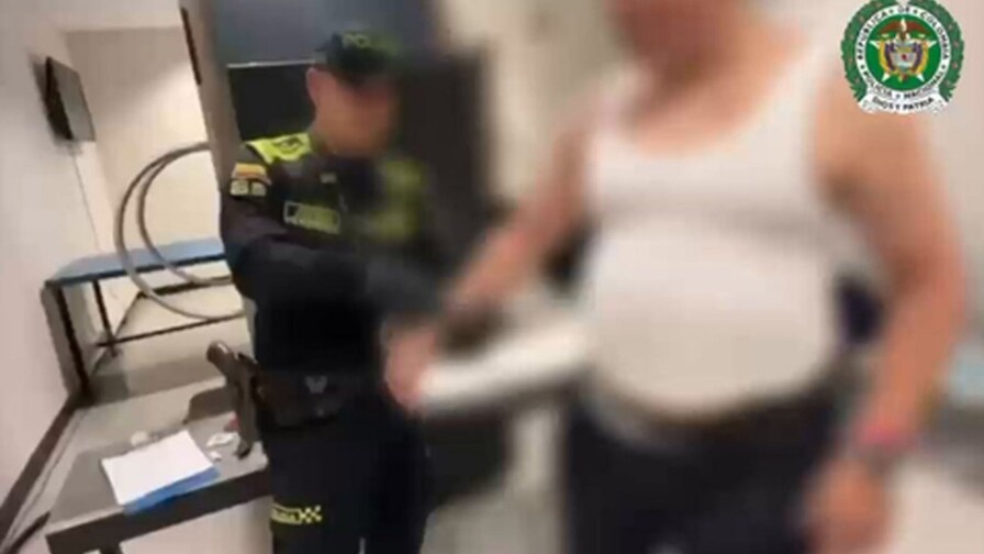 Detienen en Bogotá a hombre vestido de piloto que viajaba a España con 10 kilos de cocaína