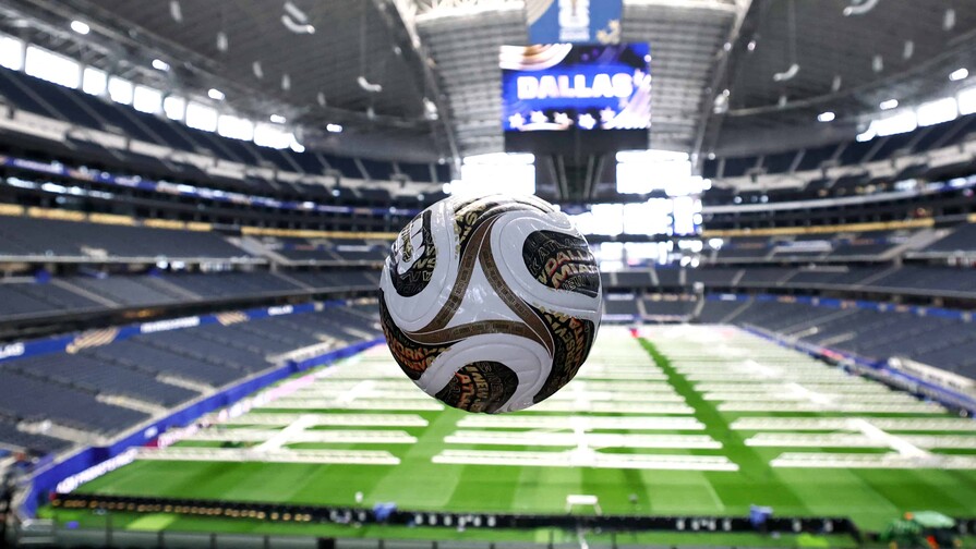 Dorado y negro en los pies de los semifinalistas: la FIFA introduce el nuevo balón Trionda Final