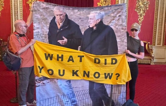 Protesta dentro del palacio de Buckingham contra el expríncipe Andrés