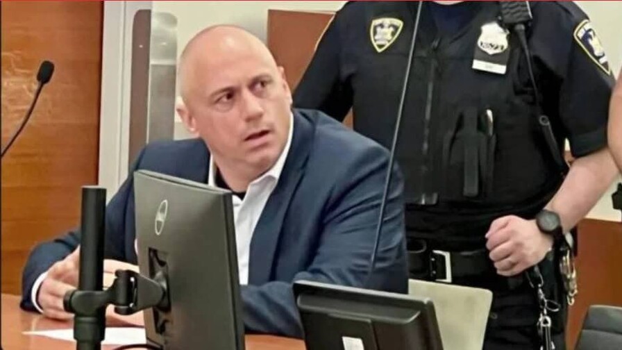 Inspector de la Policía de NY es acusado de intento de violación y abuso sexual contra subordinada Inspector de la Policía de NY es acusado de intento de violación y abuso sexual contra subordinada