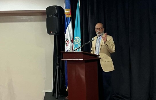 Manuel Mota Castillo presenta en Nueva York su Compendio de Psiquiatría Pediátrica