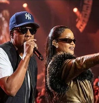 Rihanna sorprende con su regreso a los escenarios junto a Jay-Z en Nueva York