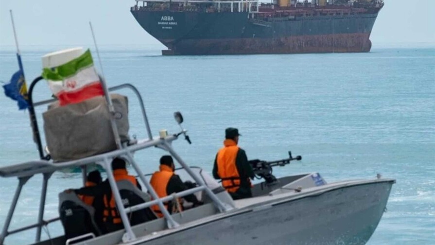 Trump anuncia que retira la tasa del 20% para los barcos que crucen el estrecho de Ormuz