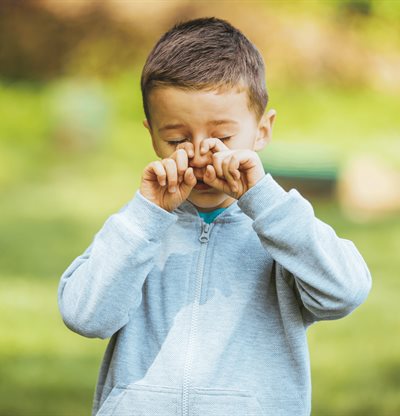 Polvo del Sahara incrementa las alergias oculares en niños, advierte una experta