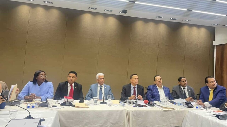 Tras cuatro días, comisión bicameral concluye revisión del Código Penal Tras cuatro días, comisión bicameral concluye revisión del Código Penal