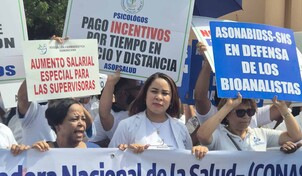 Gremios de Salud marchan al Palacio Nacional para exigir mejores condiciones laborales