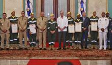 Abinader reconoce a rescatistas que participaron en terremotos en Venezuela
