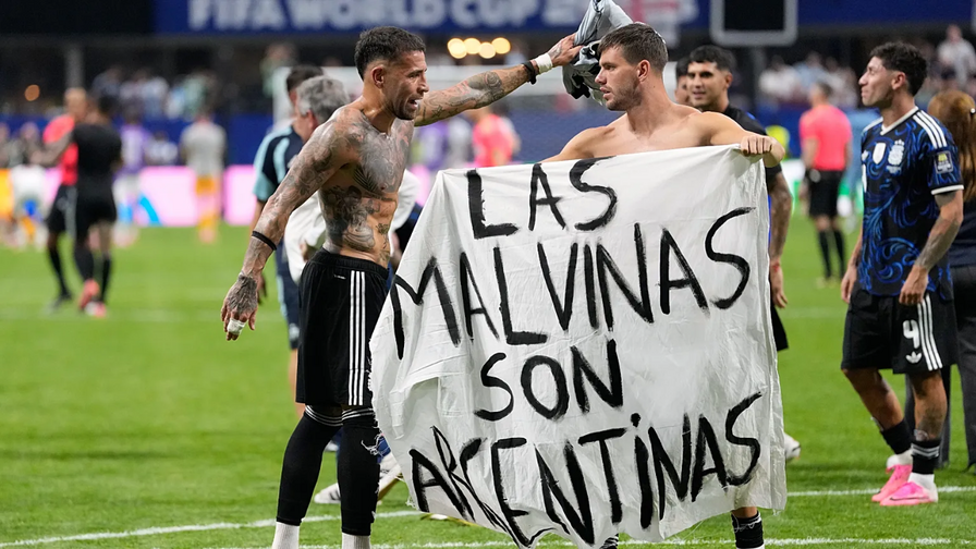 FIFA investiga la pancarta de Argentina sobre las Malvinas previo a final del Mundial FIFA investiga la pancarta de Argentina sobre las Malvinas previo a final del Mundial