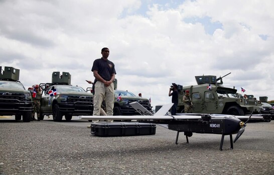 Gobierno entrega drones, vehículos y otros equipos para fortalecer las Fuerzas Armadas