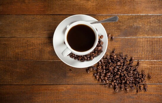 ¿Cuánto café es saludable tomar al día?