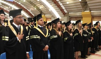 Las universidades dominicanas gradúan profesionales, pero ignoran los grandes problemas nacionales