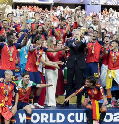 El  rey Felipe VI y la familia real celebran con España la conquista del Mundial 2026
