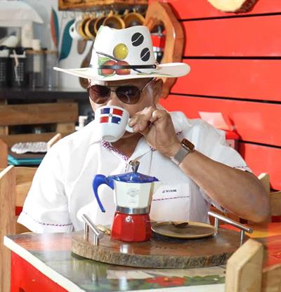 Joe Veras lanza la bachata Aunque sea un café