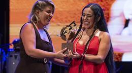 Lila Downs recibe reconocimiento en Cartagena por su trayectoria musical