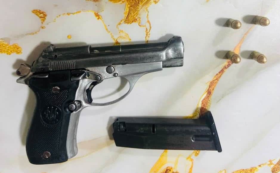 Arma de fuego ocupada por la Policía Nacional durante el operativo.